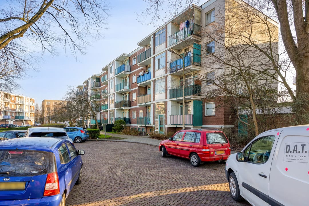 Charming 3-Room Apartment with 2 Balconies and Spacious Storage — 22