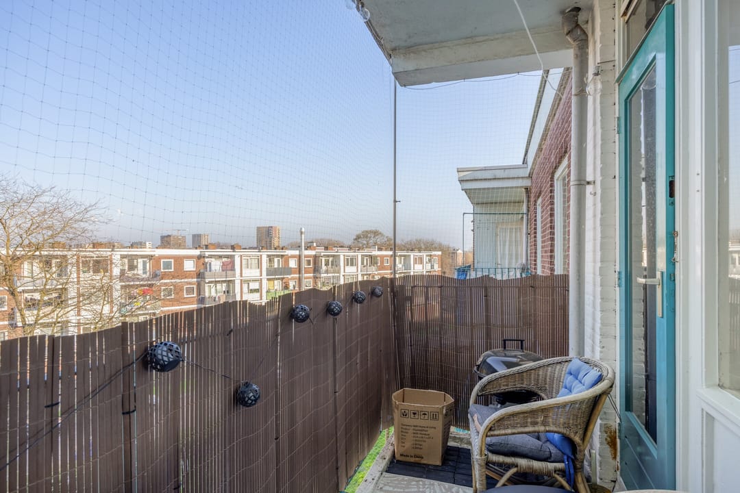 Charming 3-Room Apartment with 2 Balconies and Spacious Storage — 31