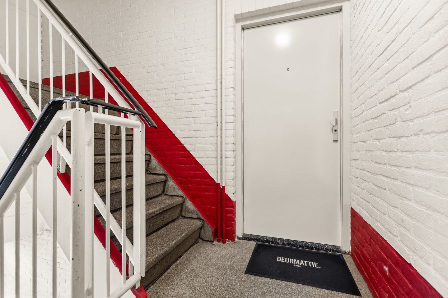 Modern 4-room apartment with sunny south-facing balcony and 3 bedrooms — 20
