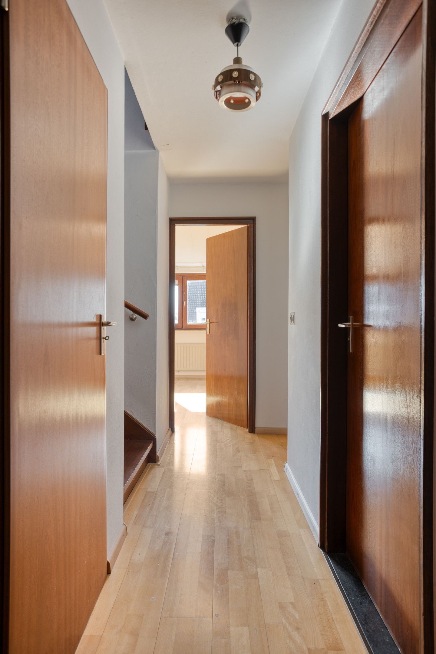 Spacious Semi-Detached Home with Five Bedrooms and Integrated Garage — 20