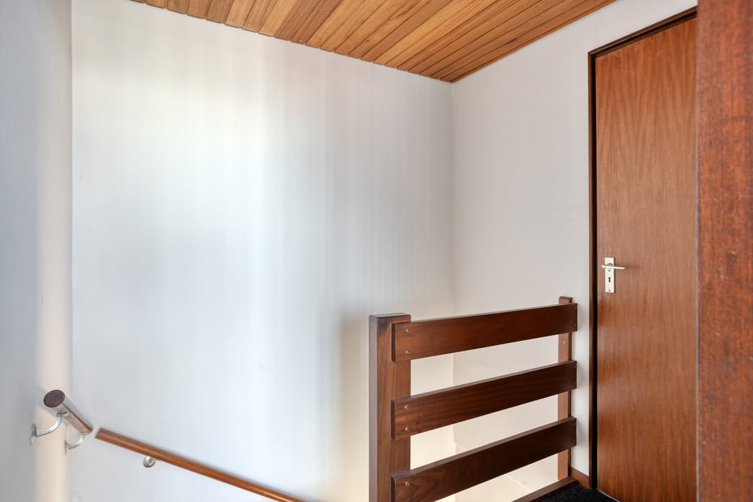 Spacious Semi-Detached Home with Five Bedrooms and Integrated Garage — 33