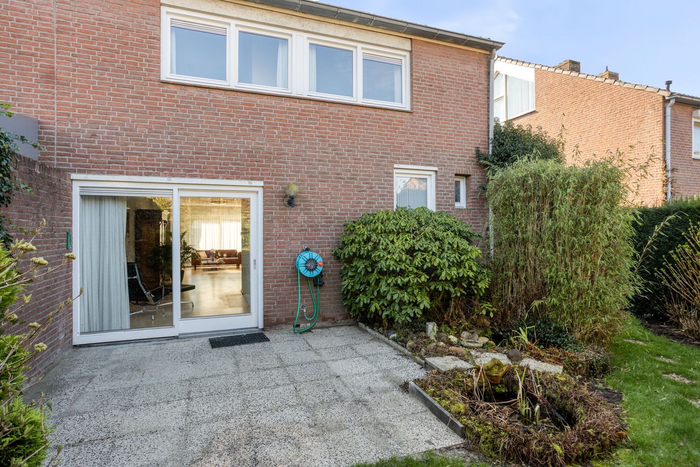 Spacious Semi-Detached Home with Five Bedrooms and Integrated Garage — 36