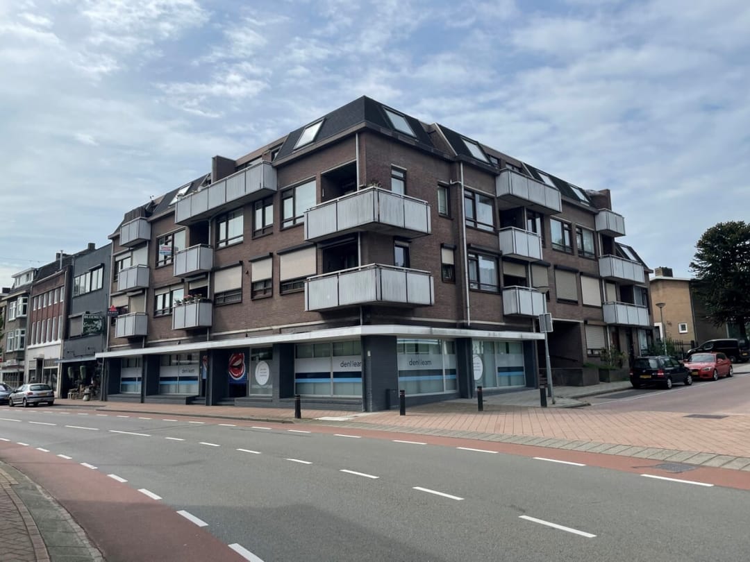 Galerijflat aan Sweelinckstraat 17, Brunssum