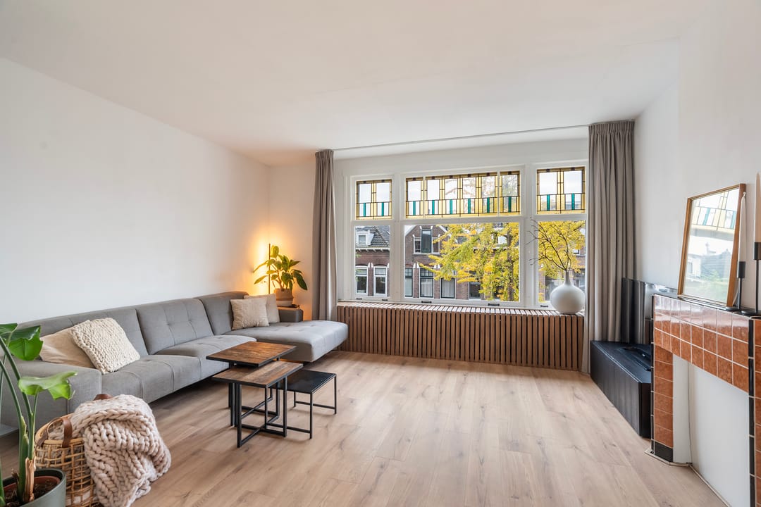 Photo 2 of Delfgaauwstraat 25-A