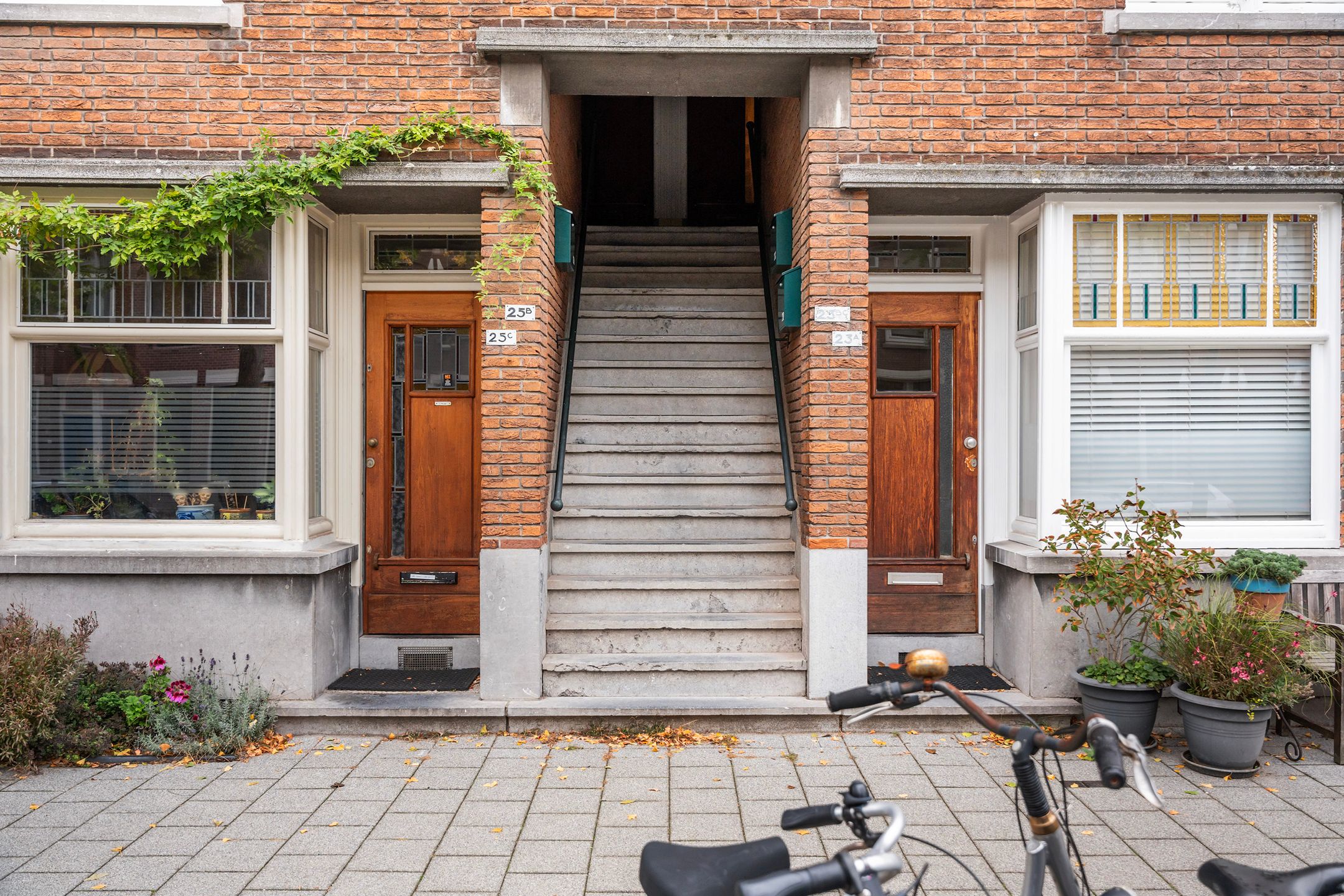 Photo 27 of Delfgaauwstraat 25-A