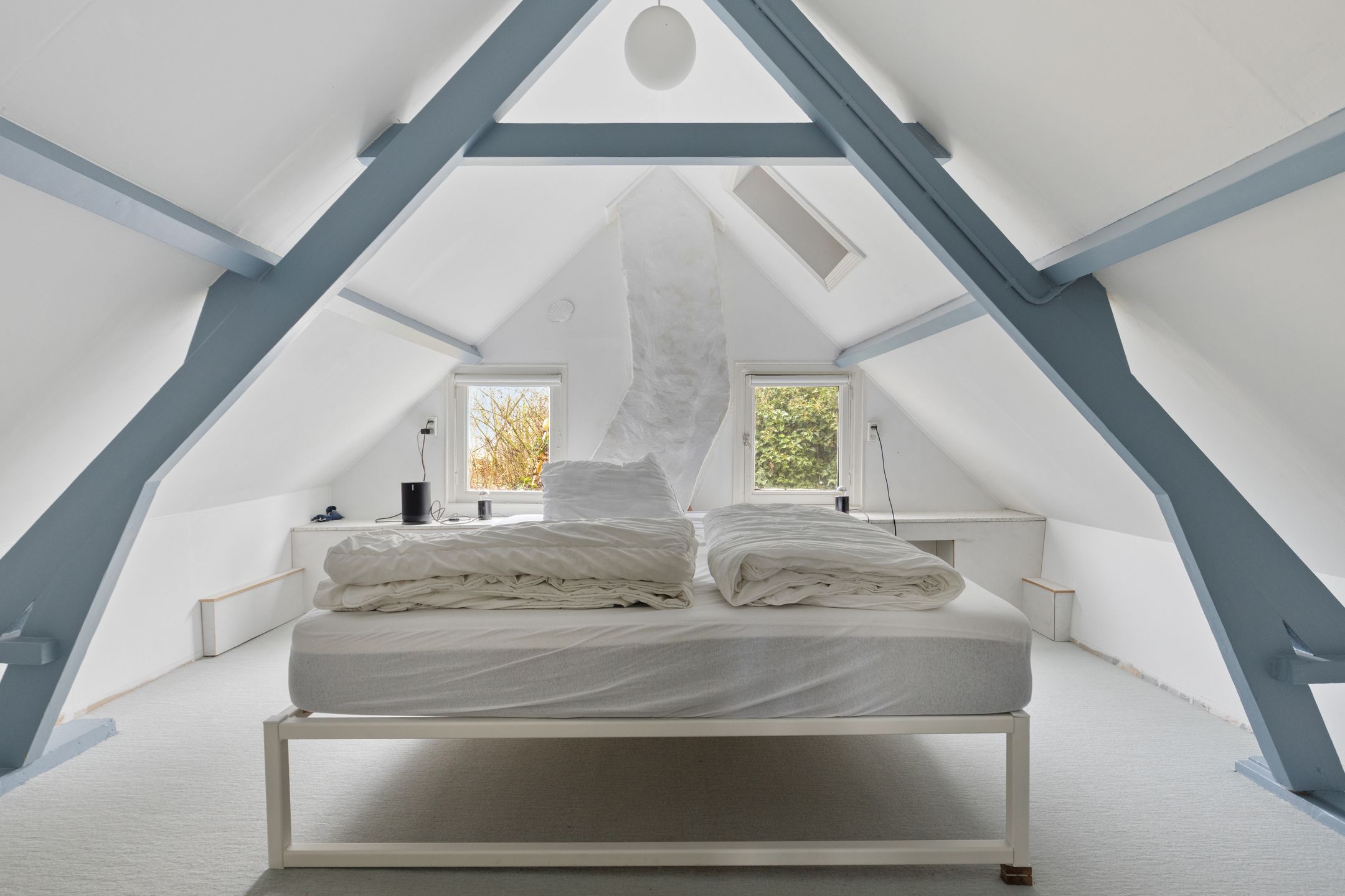 687.jpg?options=width=2160