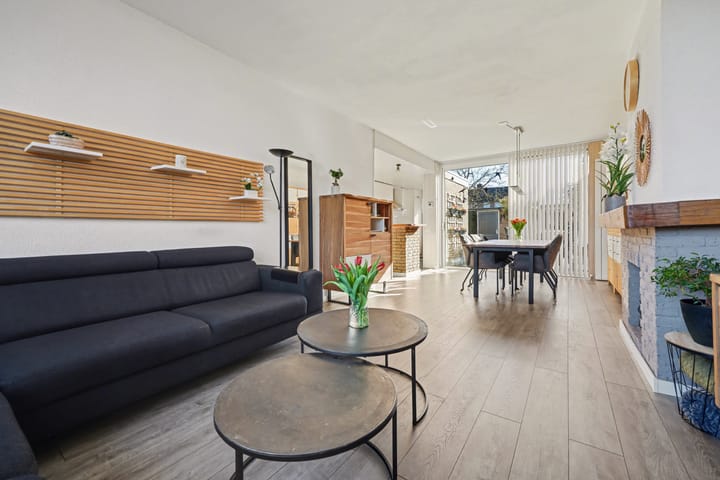 Photo 2 of Mr. Roëllstraat 12