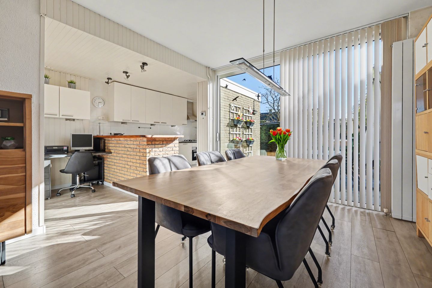 Photo 10 of Mr. Roëllstraat 12