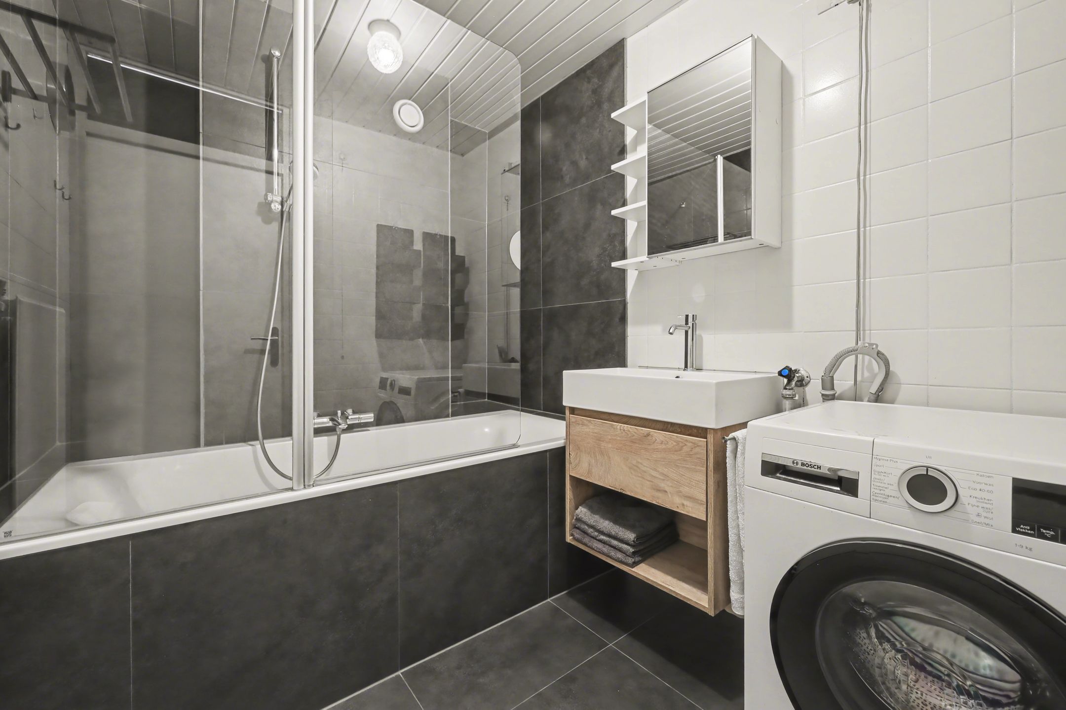 Photo 18 of Mr. Roëllstraat 12