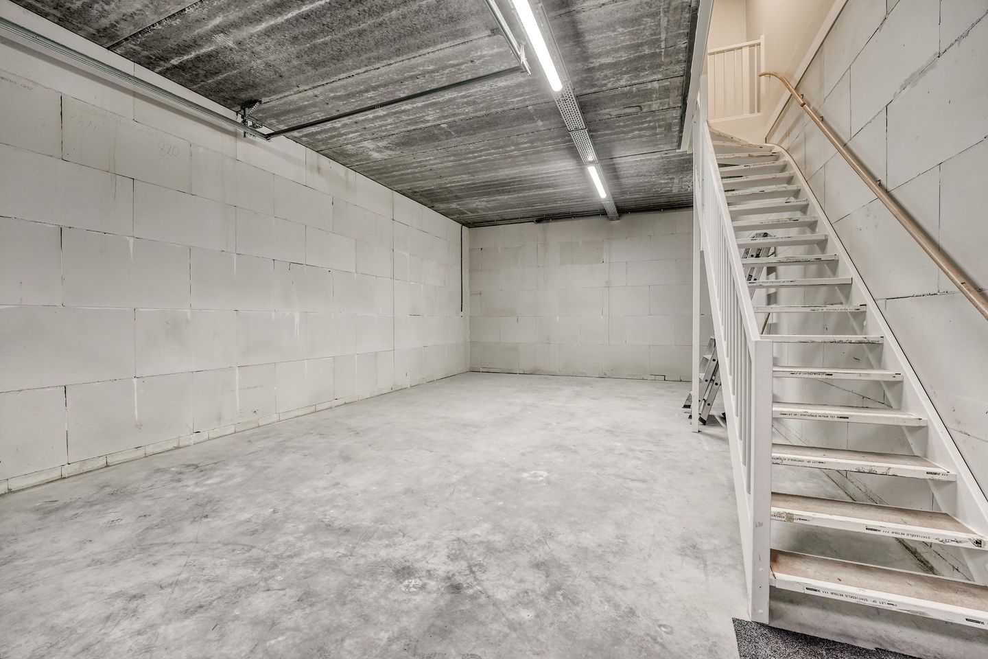 View photo 2 of Industrieweg 12-C