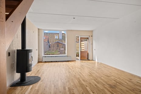 Dissel 8 secondary image