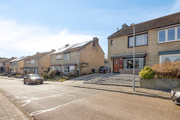 Photo 3 of Burg. Kengenstraat 32