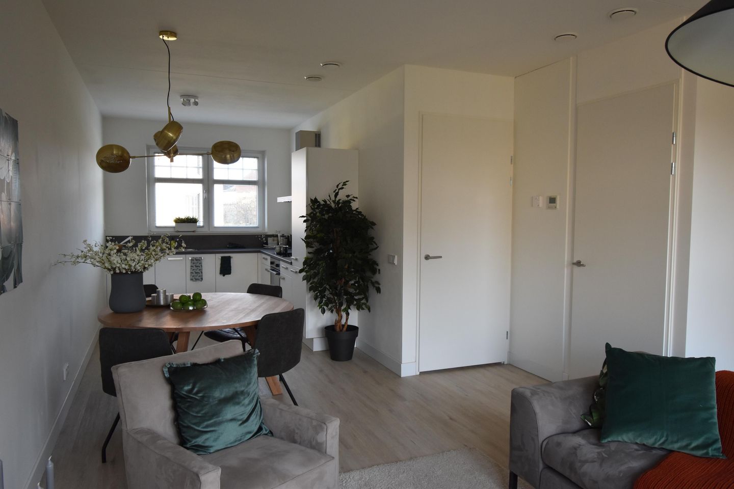 Foto 5 van Weegbree 15