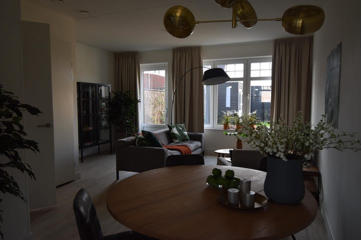 Foto 4 van Weegbree 15