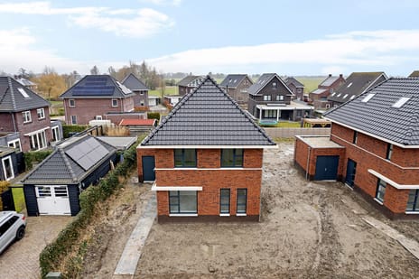 It Blauleech 64 secondary image