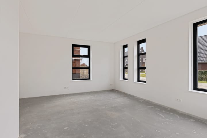 Photo 4 of It Blauleech 64