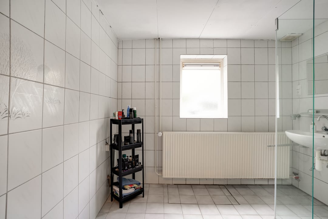Spacious semi-detached home with 6 bedrooms and deep garden in Babberich — 18
