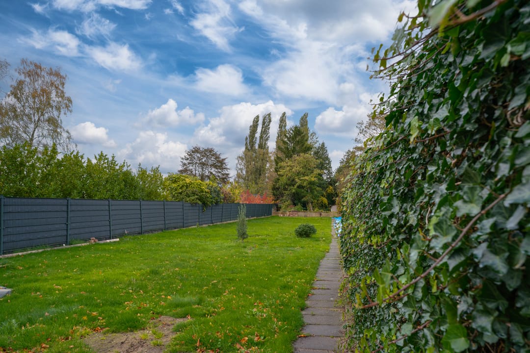 Spacious semi-detached home with 6 bedrooms and deep garden in Babberich — 34
