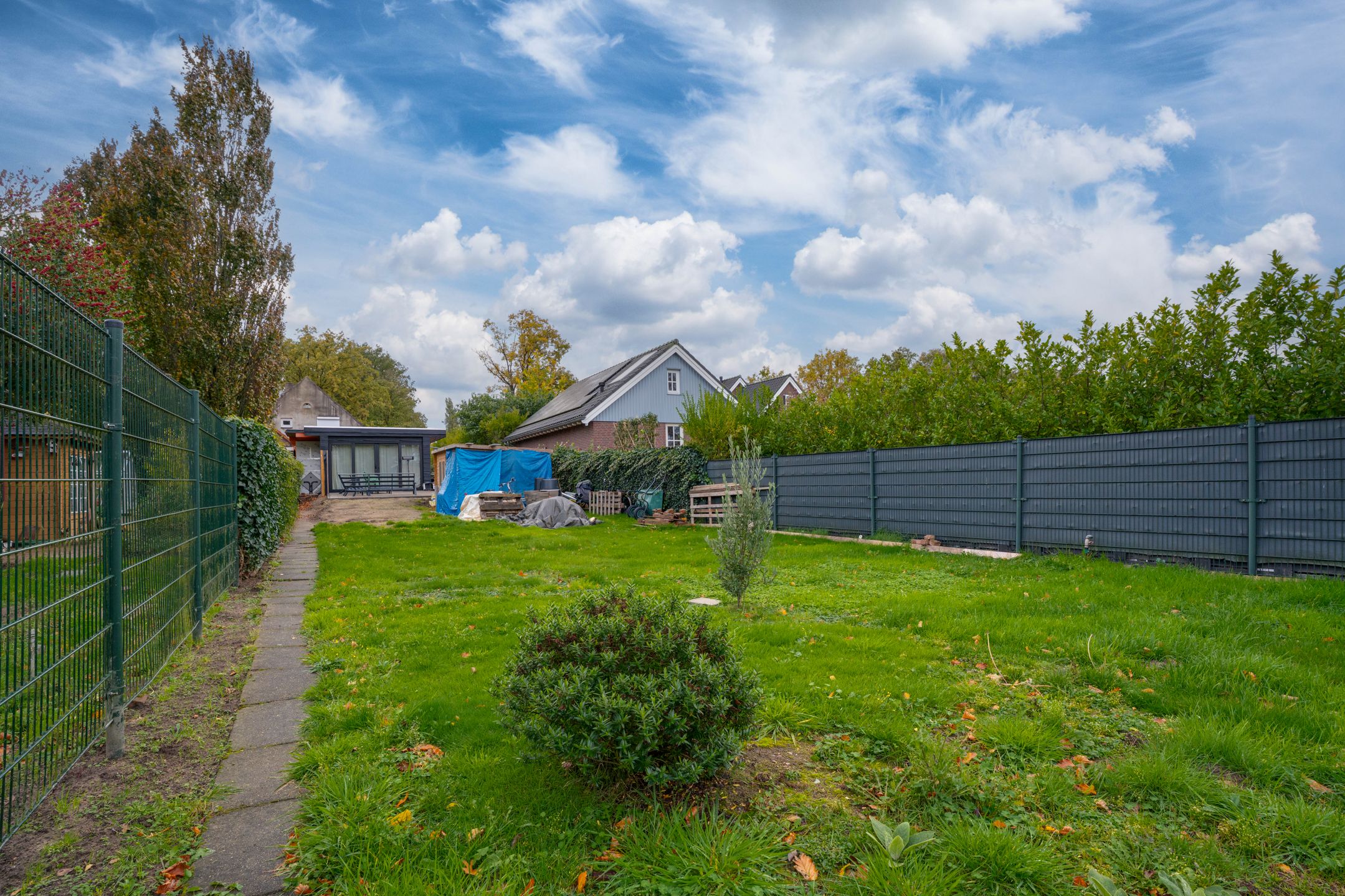 Spacious semi-detached home with 6 bedrooms and deep garden in Babberich — 35