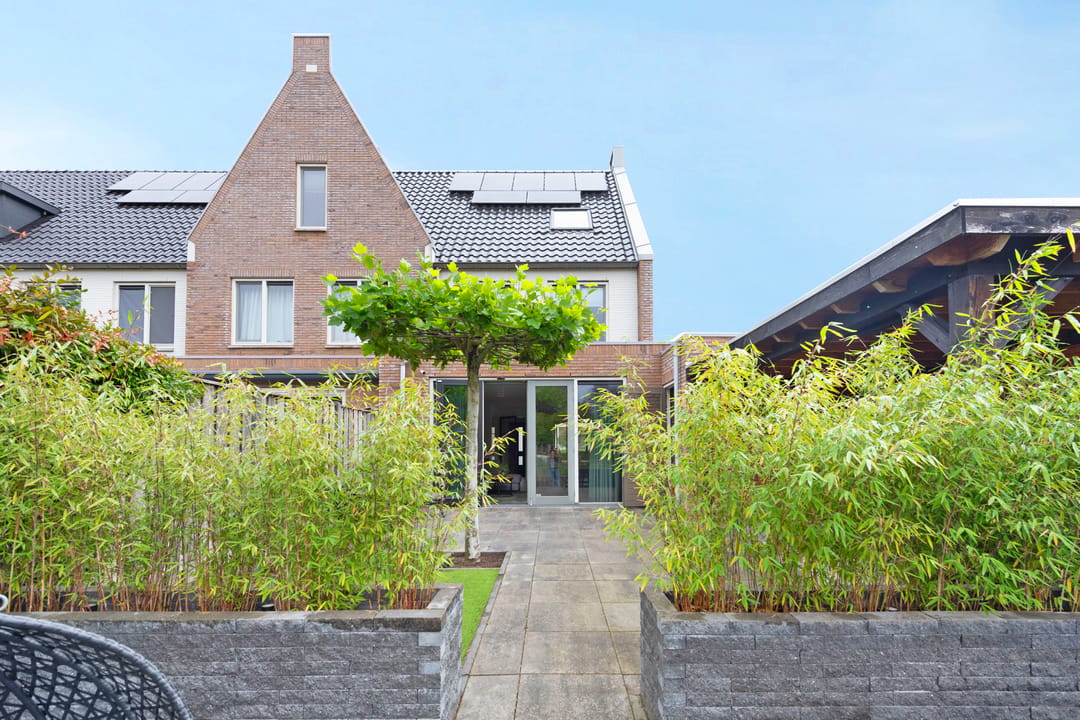 Spacious corner house with garage and waterfront location in Amersfoort — 38