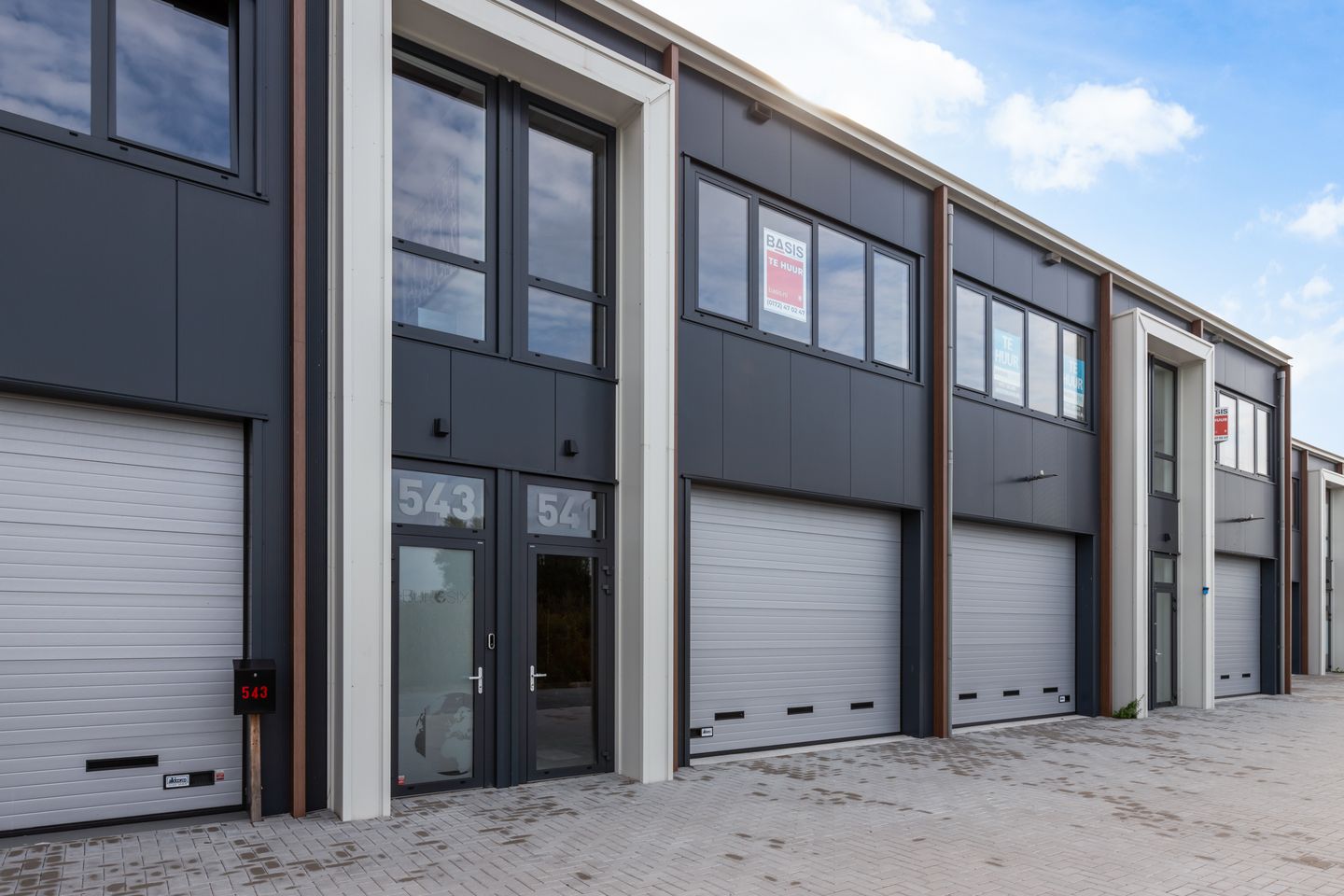 View photo 2 of Nikkelweg 541