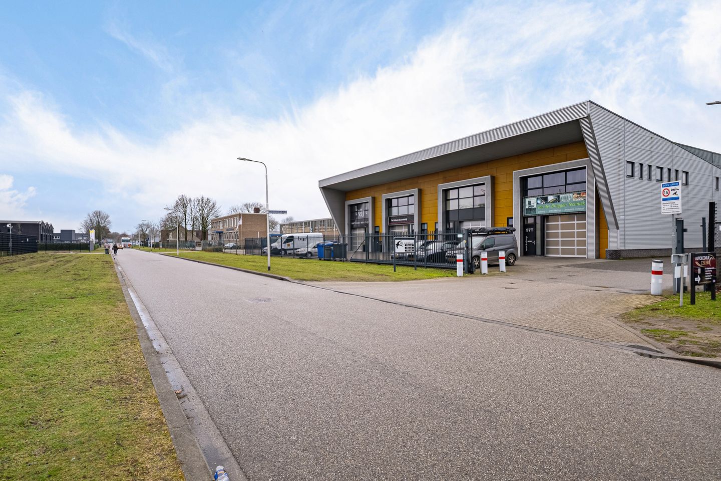 View photo 2 of Landweerstraat-Zuid 97-U