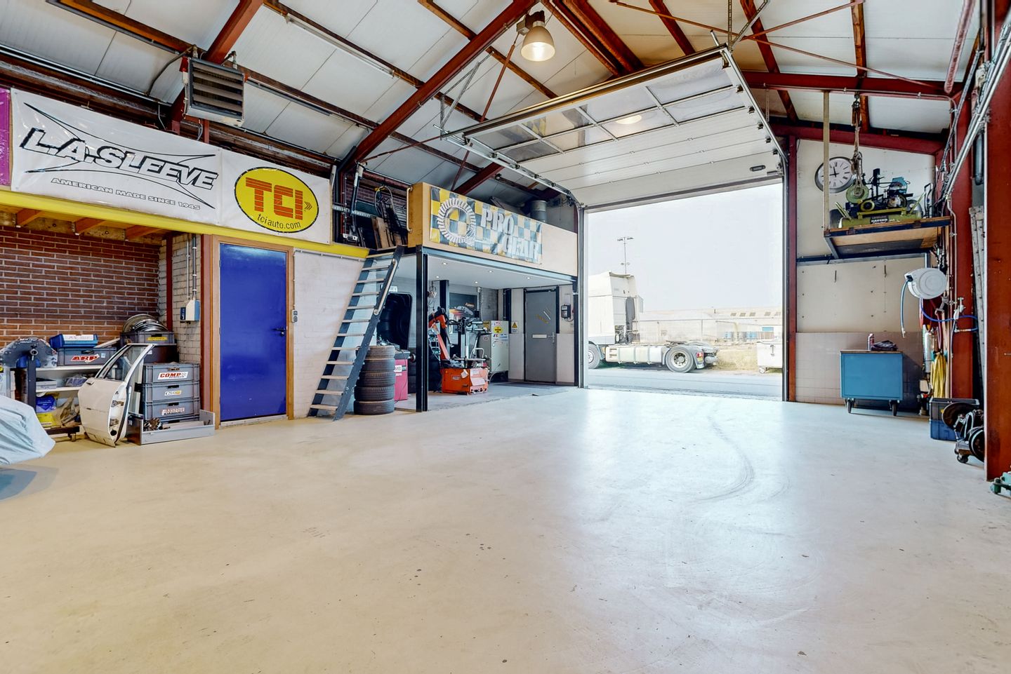 View photo 3 of Rondweg 12