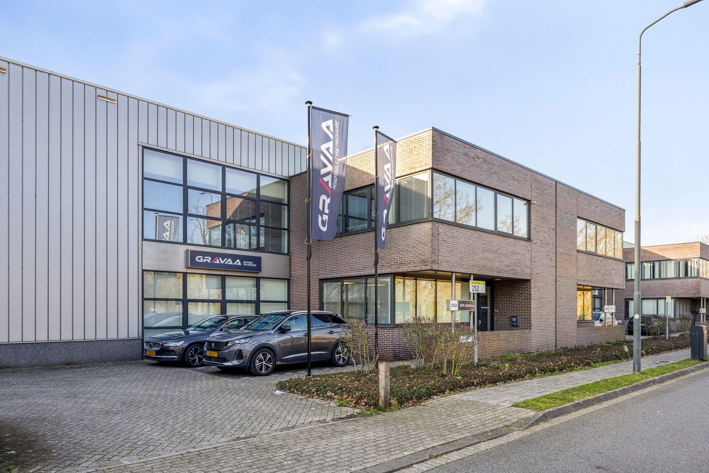 View photo 1 of Esp 252