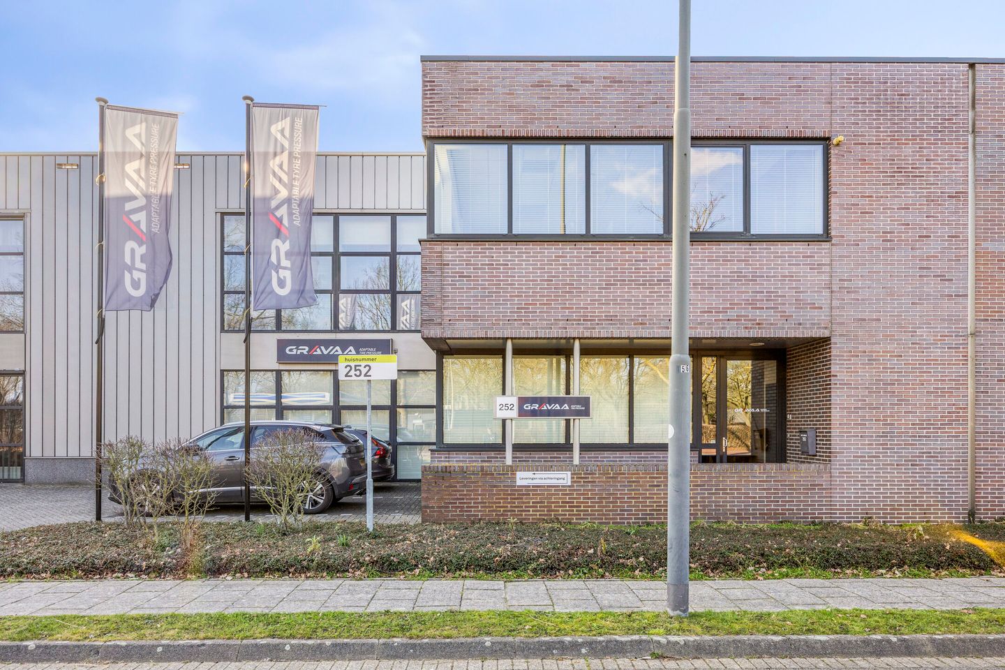 View photo 2 of Esp 252