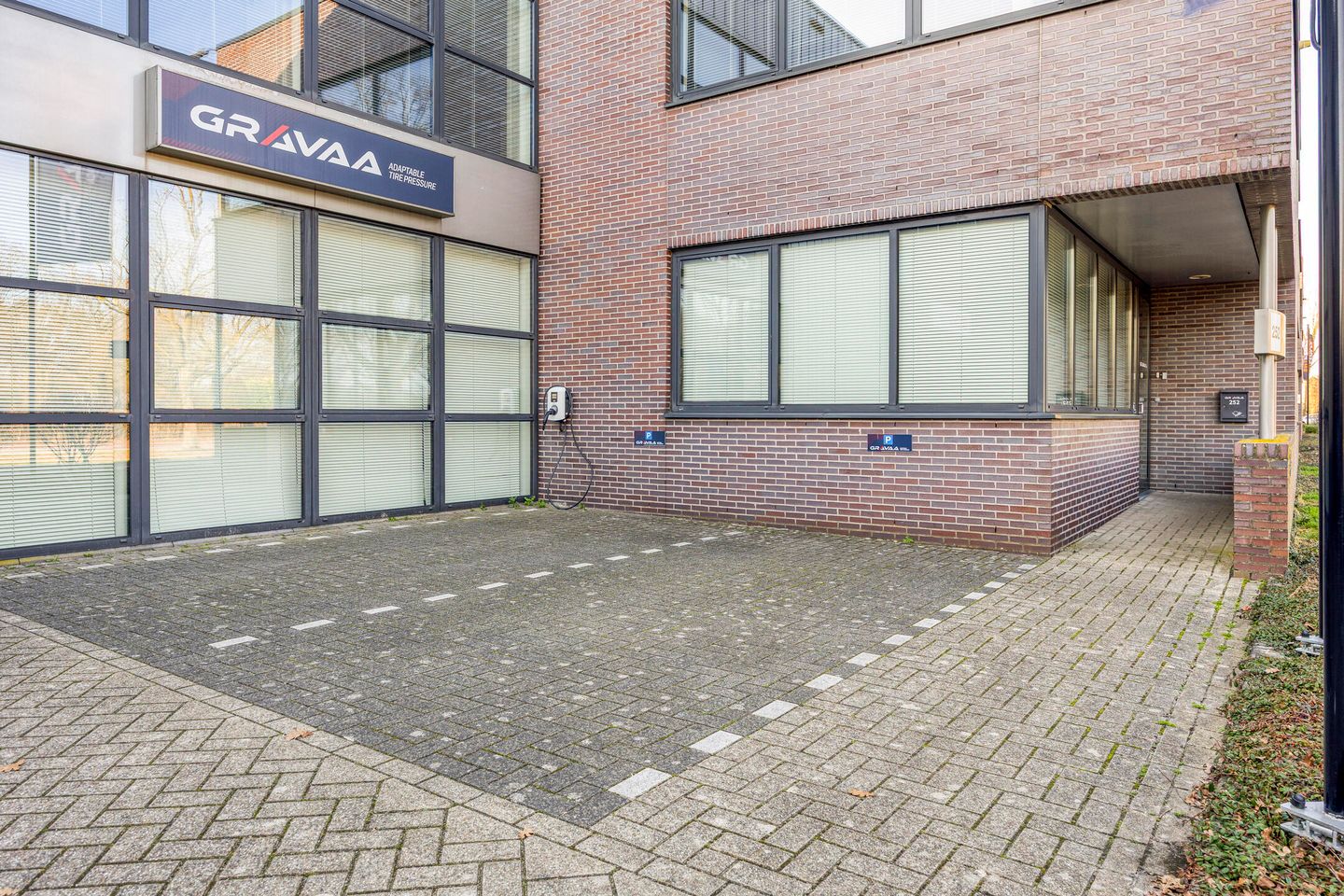 View photo 3 of Esp 252