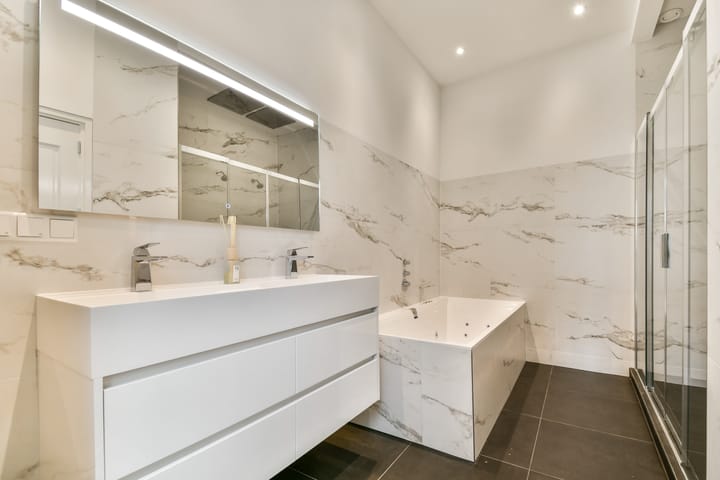 Photo 3 of Van Eeghenstraat 107-3