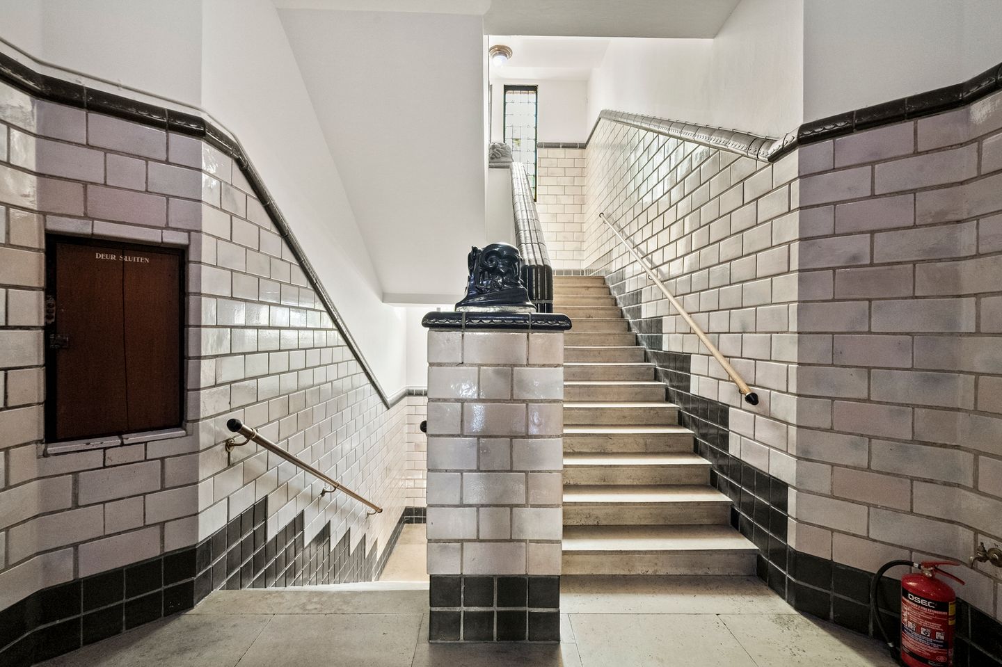 Photo 4 of De Lairessestraat 165-3K