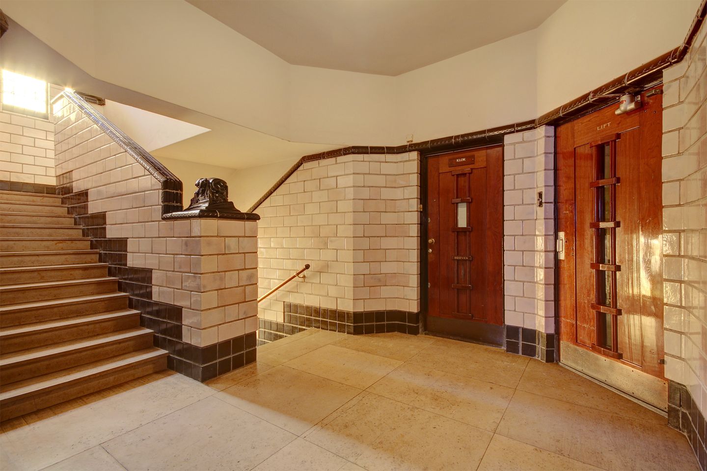 Photo 5 of De Lairessestraat 165-3K