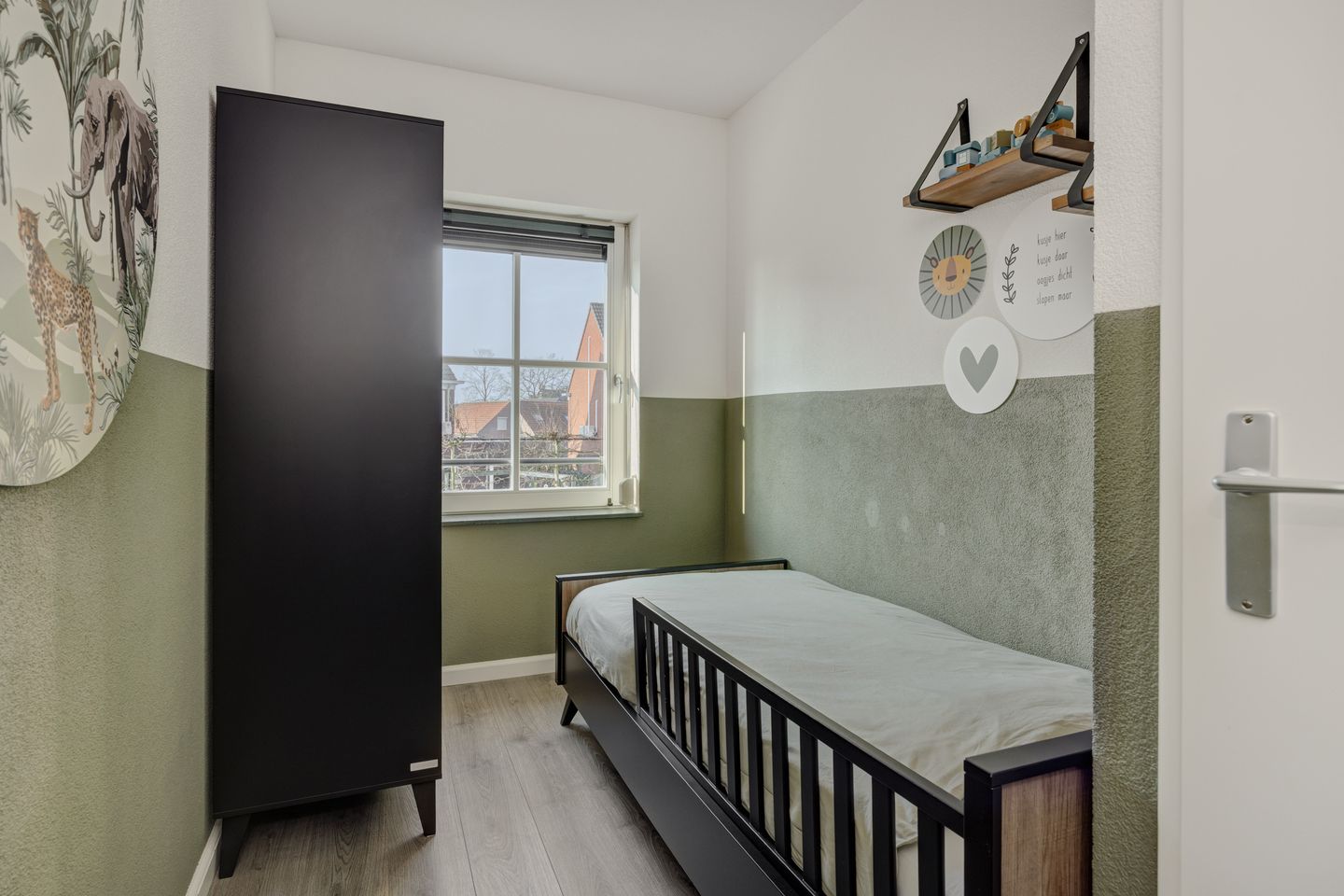 Modern terraced house with sunroom in Deurne railway zone — 21