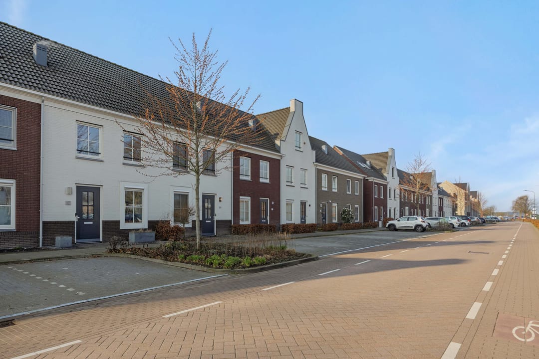 Modern terraced house with sunroom in Deurne railway zone — 32