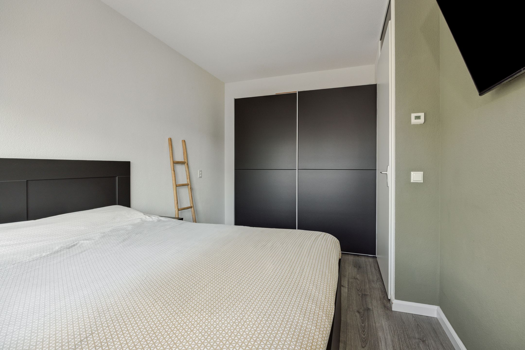 Modern terraced house with sunroom in Deurne railway zone — 20