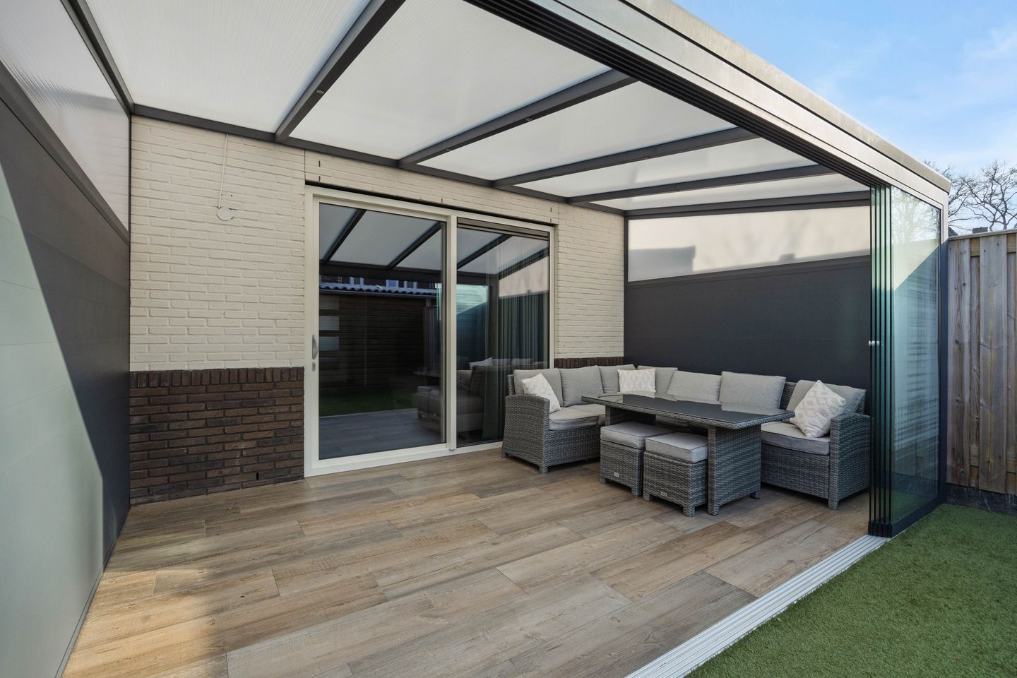 Modern terraced house with sunroom in Deurne railway zone — 29