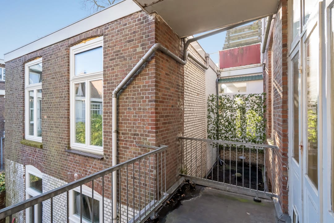 Photo 23 of Johannes Camphuijsstraat 132