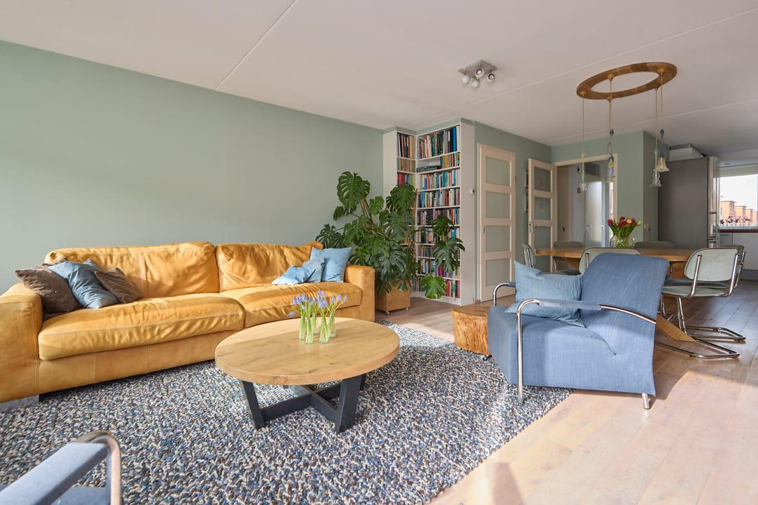 Spacious family home with 6 bedrooms and free view — 14