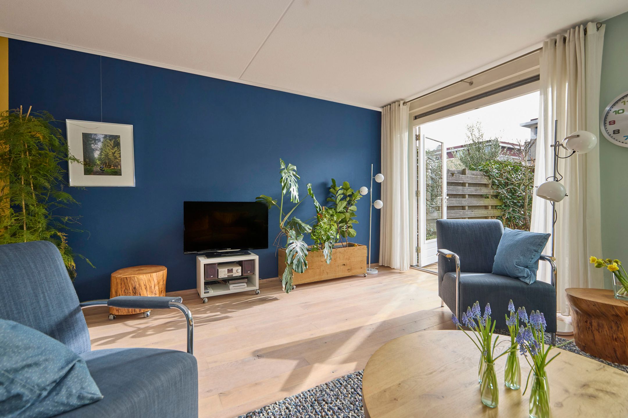 Spacious family home with 6 bedrooms and free view — 16