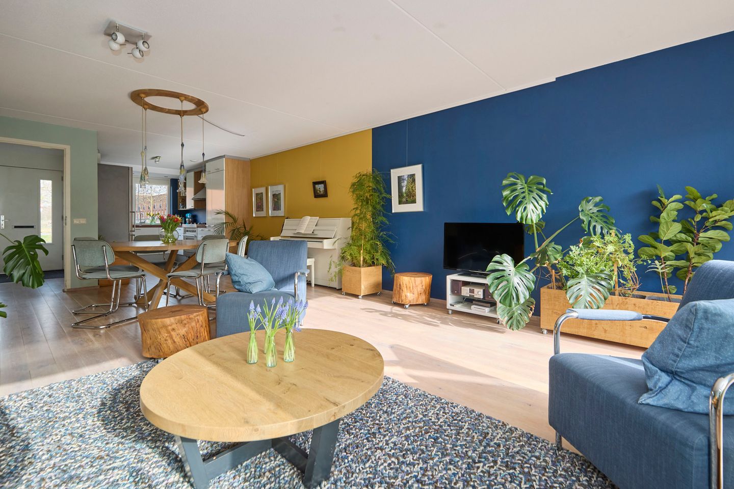 Spacious family home with 6 bedrooms and free view — 18