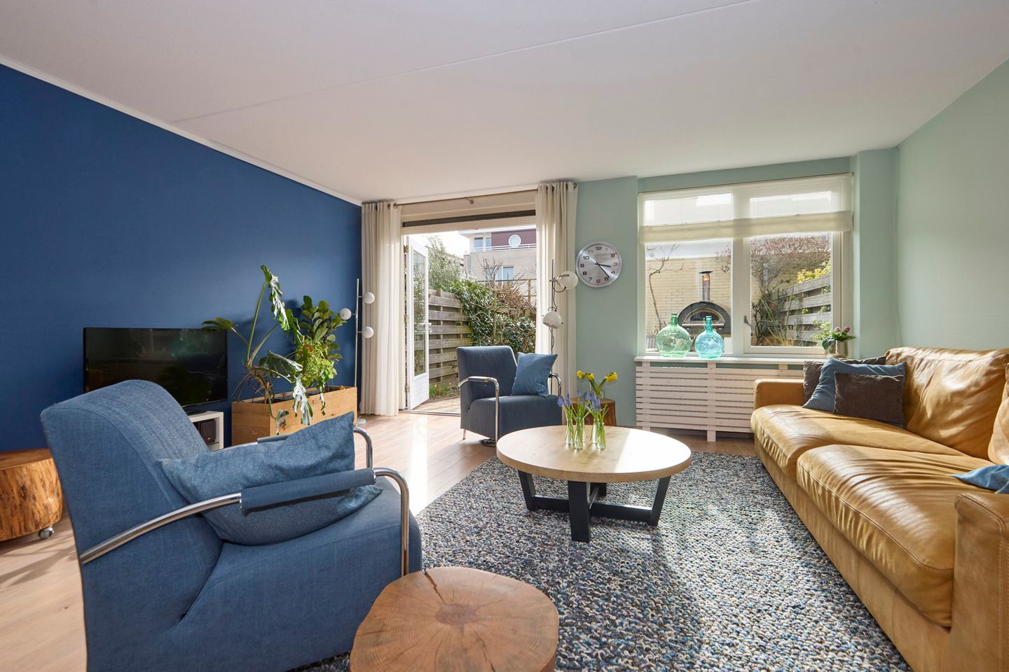 Spacious family home with 6 bedrooms and free view — 19