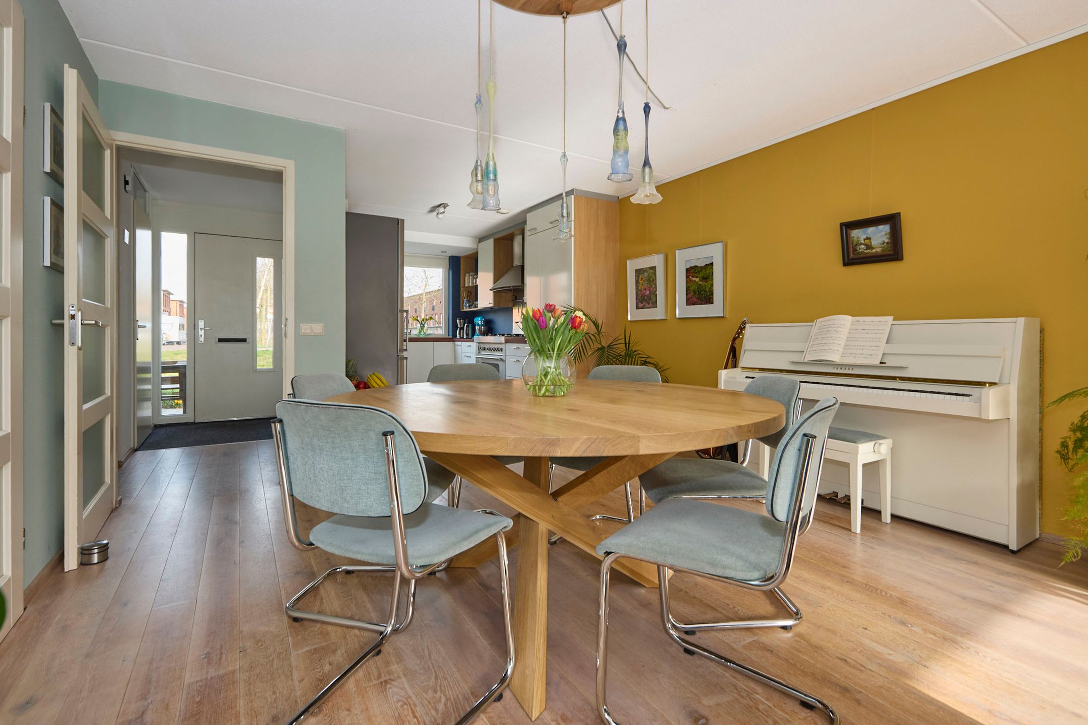 Spacious family home with 6 bedrooms and free view — 21