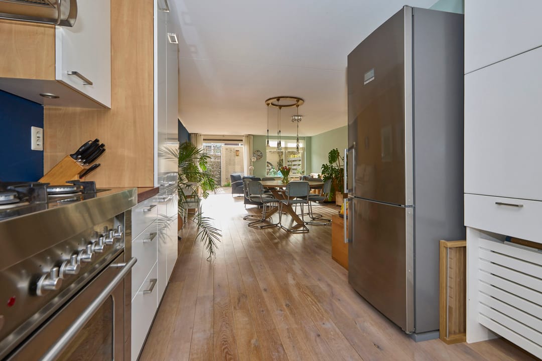 Spacious family home with 6 bedrooms and free view — 23