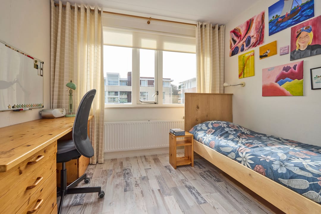 Spacious family home with 6 bedrooms and free view — 31
