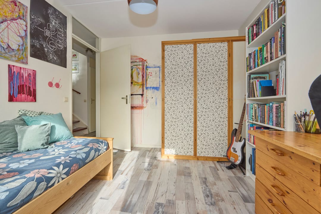 Spacious family home with 6 bedrooms and free view — 32