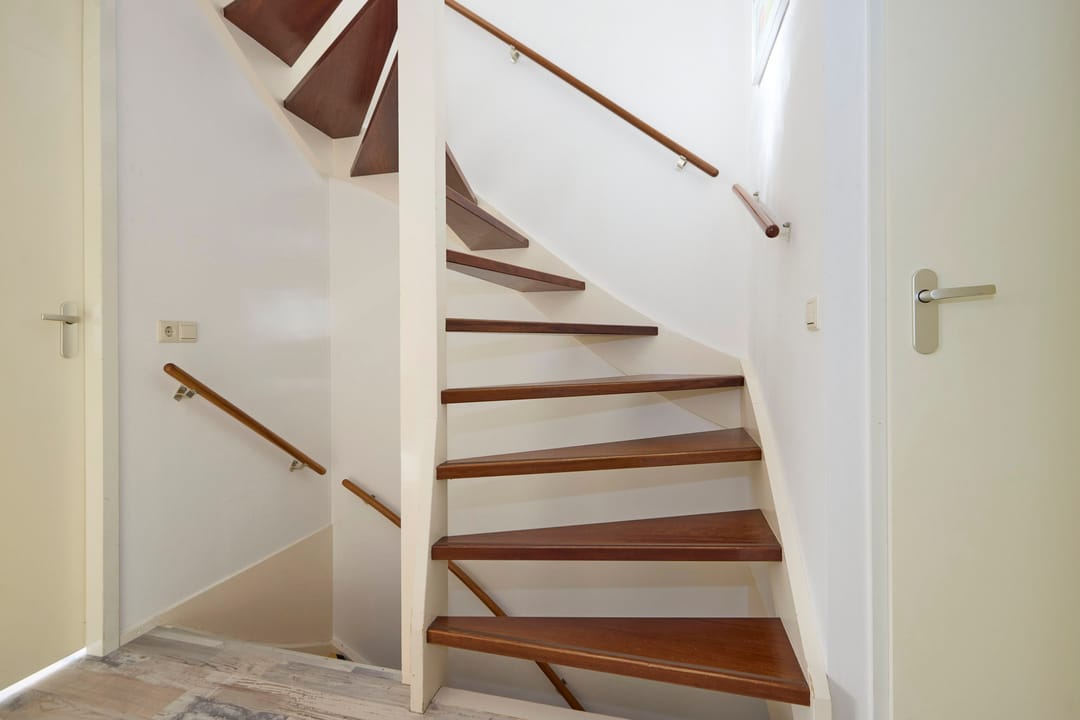 Spacious family home with 6 bedrooms and free view — 46