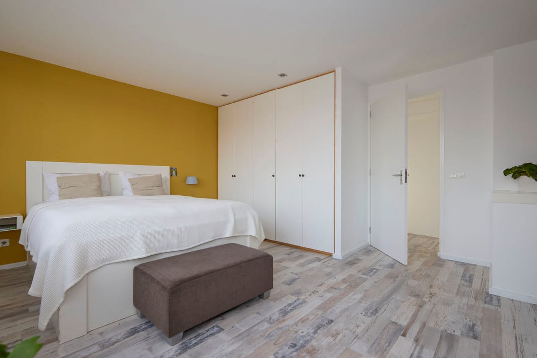Spacious family home with 6 bedrooms and free view — 50