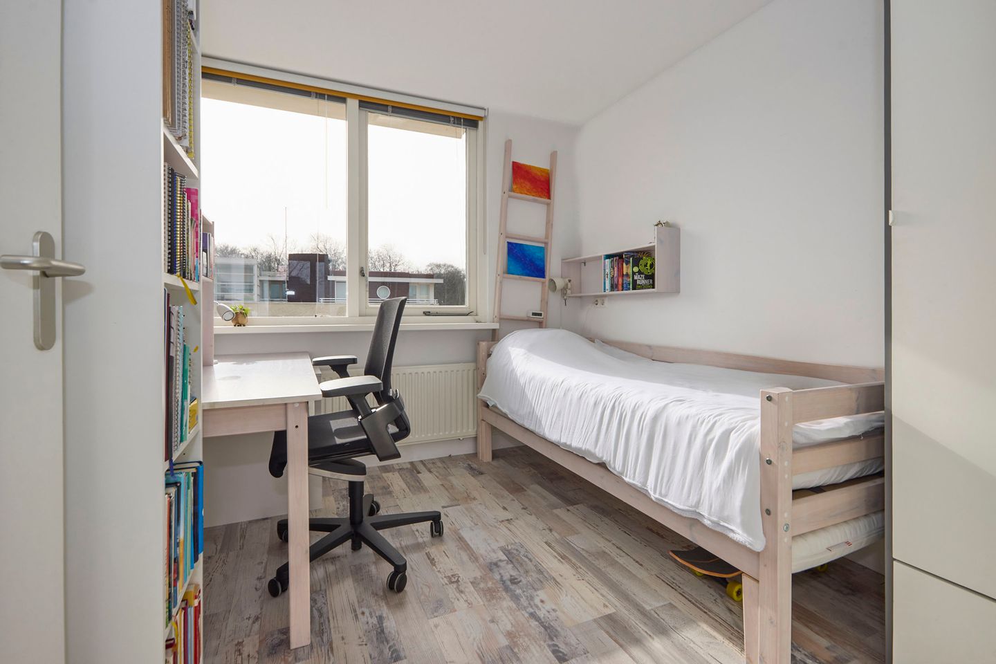 Spacious family home with 6 bedrooms and free view — 53