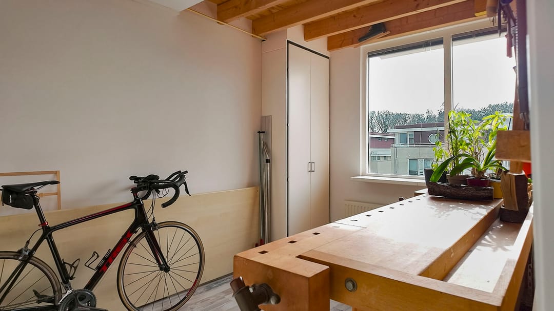 Spacious family home with 6 bedrooms and free view — 57